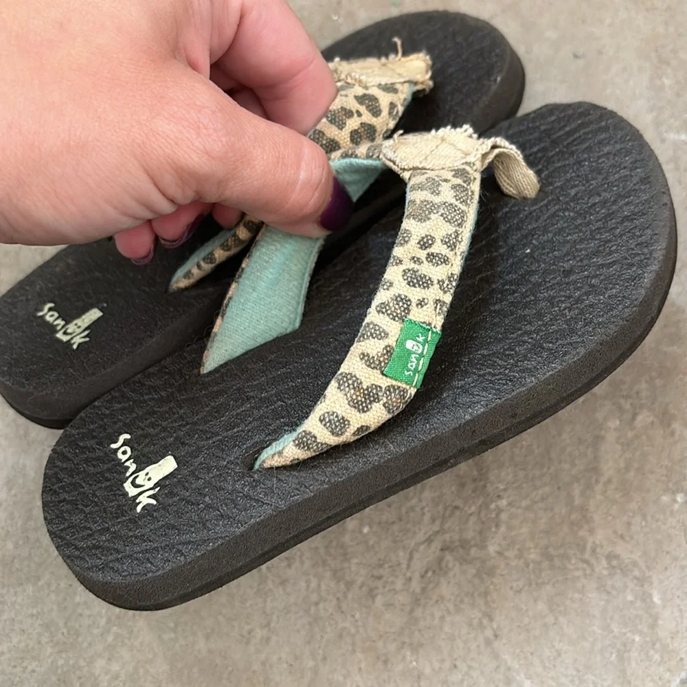 🎈5 for$25 Sanuk toddler flipflops